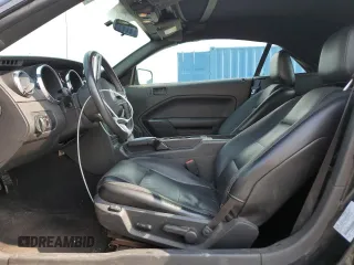 2006 Ford Mustang Standard z VIN 1ZVFT84N965254742, wystawiony jako Copart lot #61816475 z przebiegiem 111 655 mil mil oraz Czysty tytuł • Clean title. Historia ofert i sprzedaży dostępna na DreamBid. Obrazek 7.
