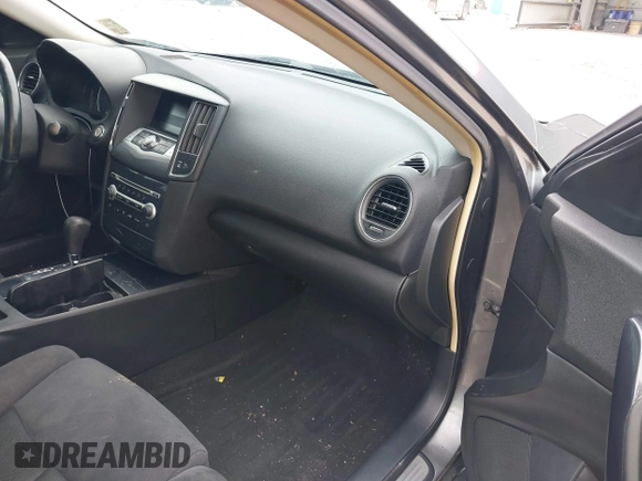 2014 Nissan Maxima S z VIN 1N4AA5AP7EC463582, wystawiony jako IAAI lot #42194403 z przebiegiem 153 719 mil mil oraz . Historia ofert i sprzedaży dostępna na DreamBid. Obrazek 5.