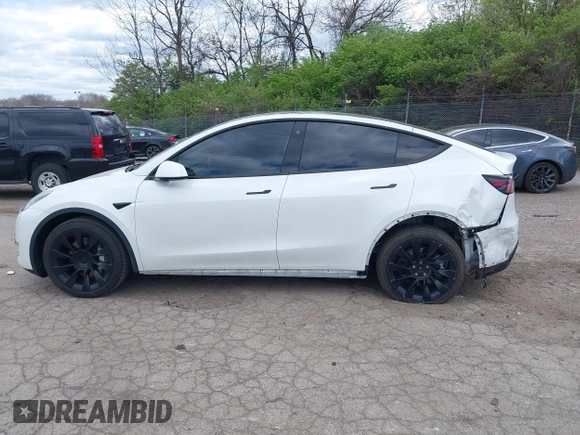 2022 Tesla Model Y Long Range z VIN 7SAYGDEE7NF385207, wystawiony jako IAAI lot #42054449 z przebiegiem 52 834 mil mil oraz . Historia ofert i sprzedaży dostępna na DreamBid. Obrazek 14.