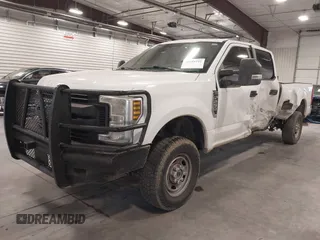 2018 Ford Super Duty F-250 SRW XL with VIN 1FT7W2B60JEC63345, listed as a IAAI auction lot 41159792 with 165,949 mi miles. Bid and sale history available at carsss.com. Image 20.