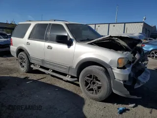 2004 Ford Expedition Special Service with VIN 1FMPU15L94LB28586, listed as a Copart auction lot 44272375 with 194,853 mi miles and Salvage Title. Bid and sale history available at carsss.com. Image 4.