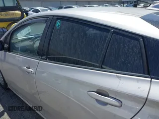 2017 Toyota Prius Plus z VIN JTDKARFPXH3057525, wystawiony jako IAAI lot #42356340 z przebiegiem 149 939 mil mil oraz . Historia ofert i sprzedaży dostępna na DreamBid. Obrazek 15.
