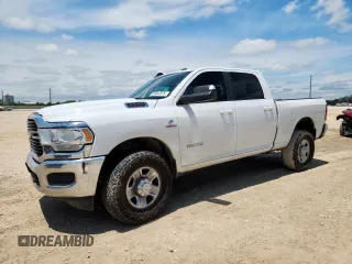 2021 Ram 2500 Big Horn z VIN 3C6UR5DL9MG628060, wystawiony jako Copart lot #59047675 z przebiegiem 99 752 mil mil oraz Szkoda całkowita • Salvage title. Historia ofert i sprzedaży dostępna na DreamBid. Obrazek 1.