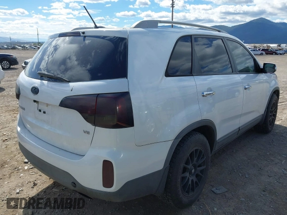 2015 Kia Sorento LX with VIN 5XYKT4A75FG608229, listed as a IAAI auction lot 40395853 with 81,115 mi miles. Bid and sale history available at carsss.com. Image 4.