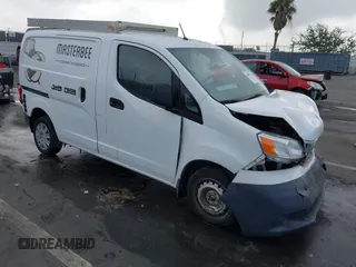 2015 Nissan NV200 S z VIN 3N6CM0KN5FK715784, wystawiony jako IAAI lot #40945731 z przebiegiem 34 519 mil mil oraz . Historia ofert i sprzedaży dostępna na DreamBid. Obrazek 1.