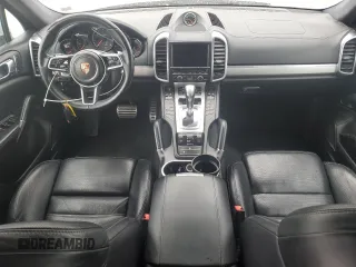 2015 Porsche Cayenne Turbo z VIN WP1AC2A26FLA80496, wystawiony jako Copart lot #47559825 z przebiegiem 75 169 mil mil oraz Czysty tytuł • Clean title. Historia ofert i sprzedaży dostępna na DreamBid. Obrazek 8.