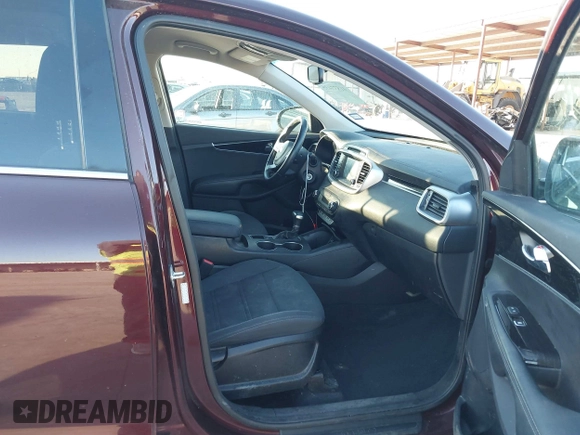 2019 Kia Sorento L z VIN 5XYPG4A32KG568841, wystawiony jako IAAI lot #41833435 z przebiegiem 103 426 mil mil oraz . Historia ofert i sprzedaży dostępna na DreamBid. Obrazek 5.