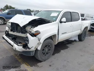 2017 Toyota Tacoma SR5 with VIN 5TFAZ5CN2HX031218, listed as a IAAI auction lot 41293140 with 136,571 mi miles. Bid and sale history available at carsss.com. Image 20.