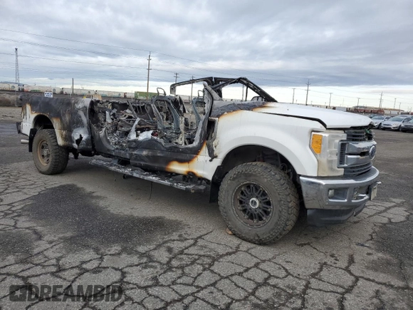 2017 Ford F-250 Lariat z VIN 1FT7W2B64HEE72422, wystawiony jako Copart lot #48061785 z przebiegiem Nie podano mil oraz Szkoda całkowita • Salvage title. Historia ofert i sprzedaży dostępna na DreamBid. Obrazek 4.