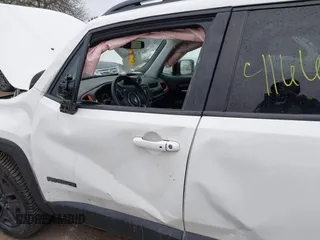 2018 Jeep Renegade Sport with VIN ZACCJBAB7JPH59147, listed as a IAAI auction lot 41661590 with 70,390 mi miles. Bid and sale history available at carsss.com. Image 6.