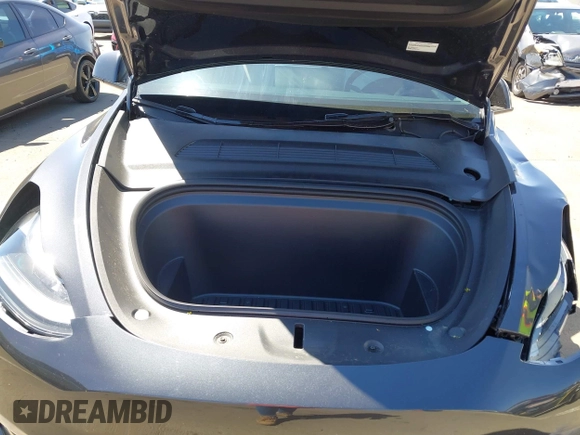 2024 Tesla Model Y Long Range z VIN 7SAYGDEE0RF128802, wystawiony jako IAAI lot #42128685 z przebiegiem 15 713 mil mil oraz . Historia ofert i sprzedaży dostępna na DreamBid. Obrazek 10.