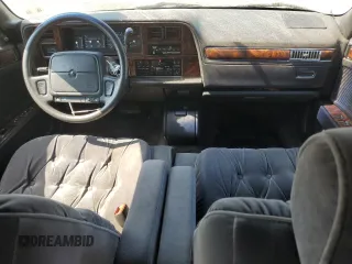 1993 Chrysler New Yorker z VIN 1C3XC66R8PD205488, wystawiony jako Copart lot #59097875 z przebiegiem 70 593 mil mil oraz Czysty tytuł • Clean title. Historia ofert i sprzedaży dostępna na DreamBid. Obrazek 8.