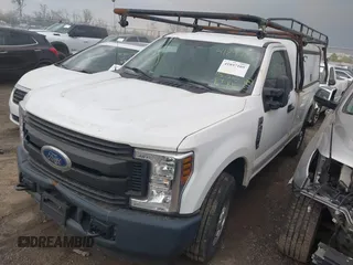 2018 Ford F-250 XL z VIN 1FTBF2A60JEC83073, wystawiony jako IAAI lot #41897105 z przebiegiem 115 228 mil mil oraz . Historia ofert i sprzedaży dostępna na DreamBid. Obrazek 17.