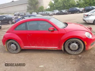 2012 Volkswagen Beetle 2.5L PZEV with VIN 3VWJP7AT8CM637489, listed as a IAAI auction lot 42377559 with 174,295 mi miles and . Bid and sale history available at DreamBid. Image 13.