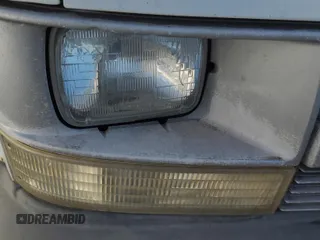 2000 Chevrolet Astro Cargo Van with VIN 1GCDM19W4YB196124, listed as a IAAI auction lot 42132330 with 200,414 mi miles. Bid and sale history available at carsss.com. Image 1.