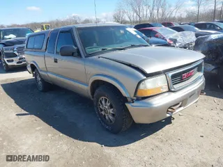 2003 GMC Sonoma SLS with VIN 1GTDT19X038247958, listed as a IAAI auction lot 42005992 with 134,857 mi miles. Bid and sale history available at carsss.com. Image 1.