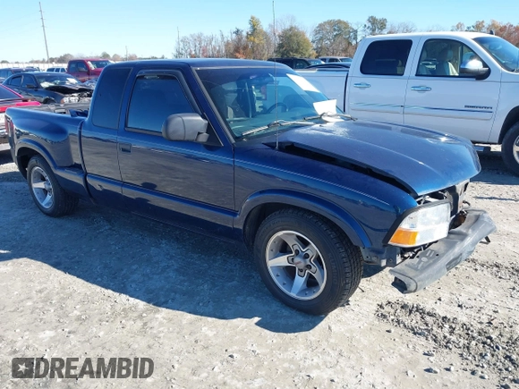 2002 GMC Sonoma SL Fleet with VIN 1GTCS19W128244099, listed as a IAAI auction lot 41090001 with 153,048 mi miles. Bid and sale history available at carsss.com. Image 1.