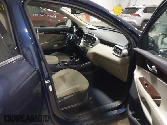 2017 Kia Sorento LX with VIN 5XYPGDA33HG293554, listed as a IAAI auction lot 41764803 with 114,673 mi miles and . Bid and sale history available at DreamBid. Image 5.