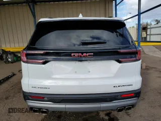 2025 GMC Acadia FWD Elevation z VIN 1GKENKRS7SJ141527, wystawiony jako Copart lot #45313575 z przebiegiem 4 241 mil mil oraz Czysty tytuł • Clean title. Historia ofert i sprzedaży dostępna na DreamBid. Obrazek 6.