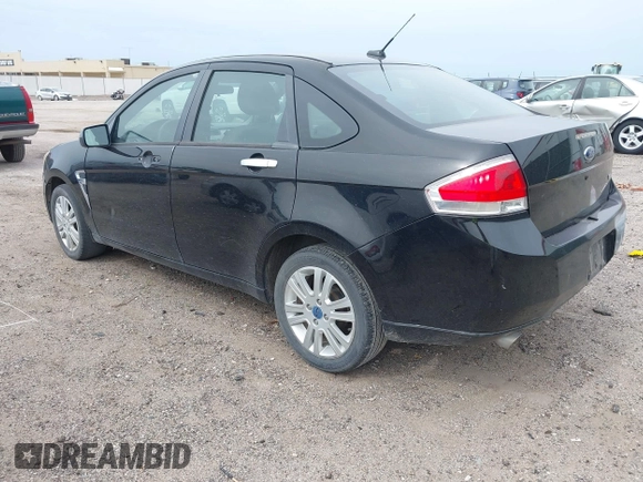 2008 Ford Focus SE z VIN 1FAHP35N88W201941, wystawiony jako IAAI lot #42209632 z przebiegiem 115 901 mil mil oraz . Historia ofert i sprzedaży dostępna na DreamBid. Obrazek 3.