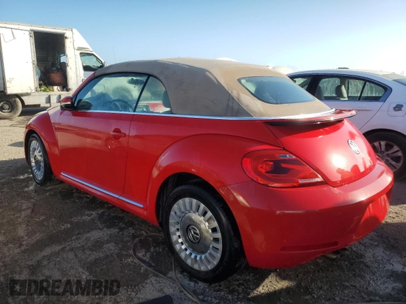 2014 Volkswagen Beetle 1.8T w/Premium z VIN 3VW517AT9EM819966, wystawiony jako Copart lot #76990014 z przebiegiem Nie podano mil oraz Nie do naprawy • Non repairable. Historia ofert i sprzedaży dostępna na DreamBid. Obrazek 2.