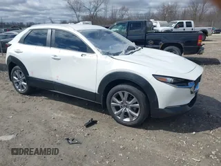 2023 Mazda CX-30 S Select z VIN 3MVDMBBM8PM581691, wystawiony jako IAAI lot #42031951 z przebiegiem 24 702 mil mil oraz . Historia ofert i sprzedaży dostępna na DreamBid. Obrazek 1.