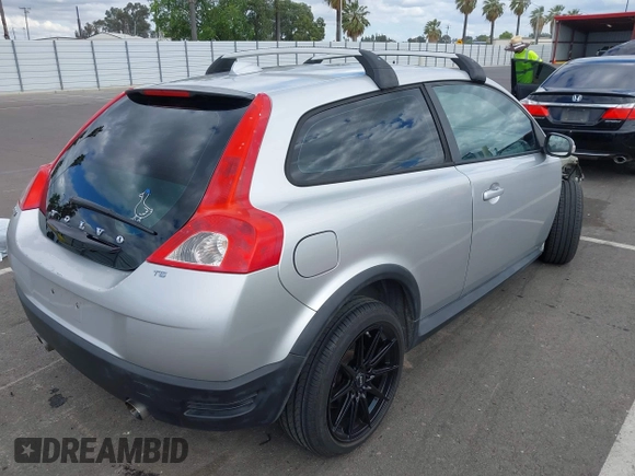 2010 Volvo C30 с VIN YV1672MK7A2174919, выставлен на аукционе IAAI как лот 42254387 с пробегом Не указан миль и . История ставок и продаж доступна на DreamBid. Изображение 4.