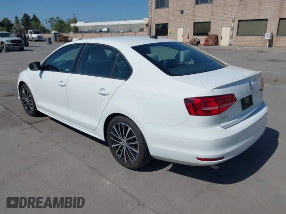 2015 Volkswagen Jetta SE z VIN 3VWD17AJ8FM427248, wystawiony jako IAAI lot #41982151 z przebiegiem 56 526 mil mil oraz . Historia ofert i sprzedaży dostępna na DreamBid. Obrazek 3.