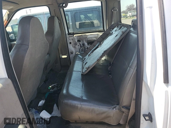 2008 Ford F-250 XL z VIN 1FTSW20538EE05153, wystawiony jako IAAI lot #42554757 z przebiegiem 162 318 mil mil oraz . Historia ofert i sprzedaży dostępna na DreamBid. Obrazek 44.