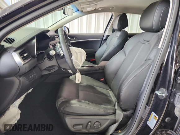 2025 Genesis G70 2.5T with VIN KMTG34SC0SU151938, listed as a Copart auction lot 64726775 with 15,493 mi miles and Clean title. Bid and sale history available at DreamBid. Image 7.