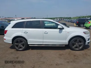 2014 Audi Q7 S line Prestige z VIN WA1DGAFE9ED004340, wystawiony jako IAAI lot #42426639 z przebiegiem 128 793 mil mil oraz . Historia ofert i sprzedaży dostępna na DreamBid. Obrazek 13.