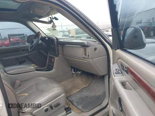 2005 Cadillac Escalade z VIN 1GYEC63TX5R125669, wystawiony jako IAAI lot #40783533 z przebiegiem 364 924 mil mil oraz . Historia ofert i sprzedaży dostępna na DreamBid. Obrazek 5.