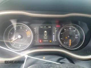 2017 Jeep Cherokee Latitude z VIN 1C4PJMCB3HW605851, wystawiony jako Copart lot #56299845 z przebiegiem 119 696 mil mil oraz Szkody całkowita. Historia ofert i sprzedaży dostępna na DreamBid. Obrazek 9.