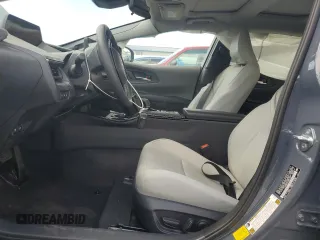 2024 Toyota Prius LE z VIN JTDADABU4R3021525, wystawiony jako Copart lot #61652045 z przebiegiem 2 120 mil mil oraz Szkoda całkowita • Salvage title. Historia ofert i sprzedaży dostępna na DreamBid. Obrazek 7.