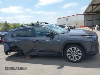 2023 Toyota RAV4 XLE Premium z VIN 2T3C1RFV4PW274552, wystawiony jako IAAI lot #42105989 z przebiegiem 37 301 mil mil oraz . Historia ofert i sprzedaży dostępna na DreamBid. Obrazek 12.