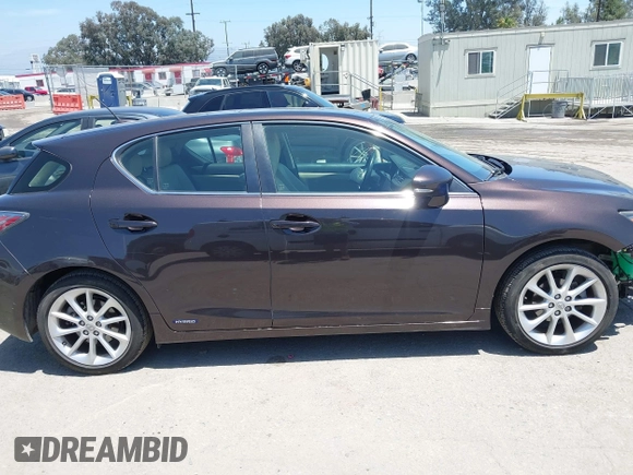 2012 Lexus CT 200h z VIN JTHKD5BH3C2111503, wystawiony jako IAAI lot #42314091 z przebiegiem 53 058 mil mil oraz . Historia ofert i sprzedaży dostępna na DreamBid. Obrazek 13.