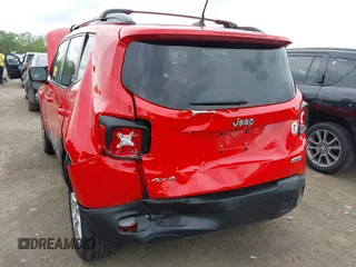 2017 Jeep Renegade Latitude z VIN ZACCJBBB2HPF86999, wystawiony jako IAAI lot #42203107 z przebiegiem 103 348 mil mil oraz . Historia ofert i sprzedaży dostępna na DreamBid. Obrazek 6.
