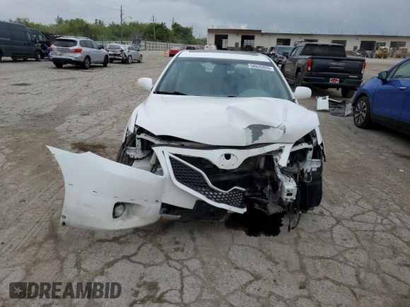 2011 Toyota Camry LE z VIN 4T1BF3EK6BU721532, wystawiony jako Copart lot #56635055 z przebiegiem 184 457 mil mil oraz Szkoda całkowita • Salvage title. Historia ofert i sprzedaży dostępna na DreamBid. Obrazek 5.