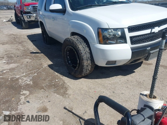 2009 Chevrolet Tahoe 1LT z VIN 1GNFK23049R106012, wystawiony jako IAAI lot #41695274 z przebiegiem 212 989 mil mil oraz . Historia ofert i sprzedaży dostępna na DreamBid. Obrazek 6.