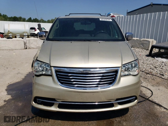 2011 Chrysler Town & Country Touring L with VIN 2A4RR8DG5BR615407, listed as a Copart auction lot 68520234 with 184,453 mi miles and Non Repairable. Bid and sale history available at DreamBid. Image 5.