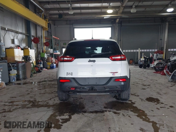 2016 Jeep Cherokee Trailhawk z VIN 1C4PJMBS6GW242123, wystawiony jako IAAI lot #41156712 z przebiegiem 136 596 mil mil oraz . Historia ofert i sprzedaży dostępna na DreamBid. Obrazek 17.
