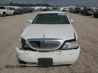 2003 Lincoln Town Car Executive z VIN 1LNHM81W73Y652530, wystawiony jako Copart lot #51606225 z przebiegiem 122 019 mil mil oraz Szkoda całkowita • Salvage title. Historia ofert i sprzedaży dostępna na DreamBid. Obrazek 5.