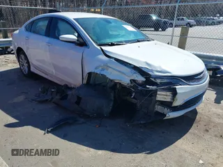 2015 Chrysler 200 Limited z VIN 1C3CCCABXFN661444, wystawiony jako IAAI lot #41696933 z przebiegiem 137 029 mil mil oraz . Historia ofert i sprzedaży dostępna na DreamBid. Obrazek 1.