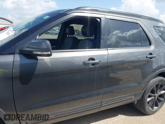2017 Ford Explorer XLT z VIN 1FM5K7D80HGB90292, wystawiony jako IAAI lot #42548449 z przebiegiem 53 833 mil mil oraz . Historia ofert i sprzedaży dostępna na DreamBid. Obrazek 14.