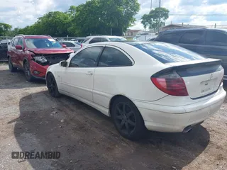 2004 Mercedes-Benz C 230 Kompressor z VIN WDBRN40JX4A612553, wystawiony jako IAAI lot #42255269 z przebiegiem Nie podano mil oraz . Historia ofert i sprzedaży dostępna na DreamBid. Obrazek 3.