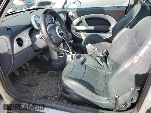 2002 MINI Hardtop with VIN WMWRC334X2TC38342, listed as a Copart auction lot 45706475 with 107,735 mi miles and Salvage Title. Bid and sale history available at DreamBid. Image 7.