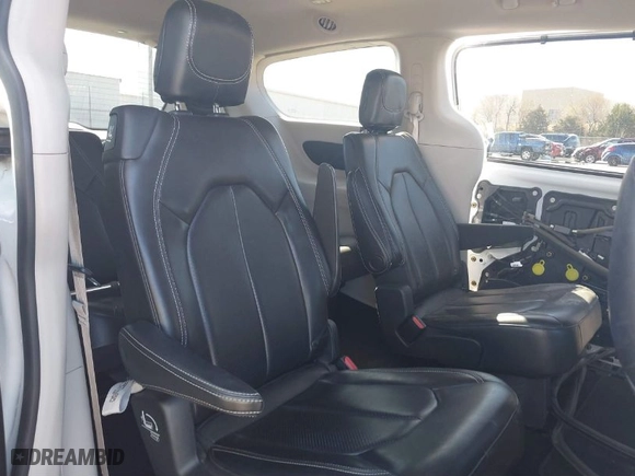 2020 Chrysler Voyager LXI with VIN 2C4RC1DGXLR256863, listed as a IAAI auction lot 41744700 with 86,470 mi miles. Bid and sale history available at carsss.com. Image 8.