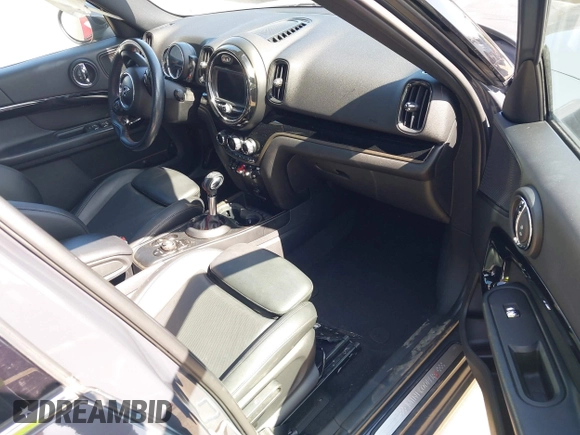 2019 MINI Countryman Cooper S with VIN WMZYT3C51K3E95266, listed as a IAAI auction lot 42531352 with 67,987 mi miles and . Bid and sale history available at DreamBid. Image 5.