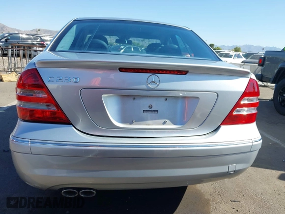2007 Mercedes-Benz C 230 Sport z VIN WDBRF52HX7F934534, wystawiony jako IAAI lot #42509797 z przebiegiem 75 703 mil mil oraz . Historia ofert i sprzedaży dostępna na DreamBid. Obrazek 16.