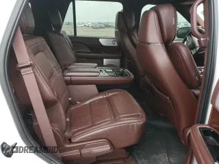 2019 Lincoln Navigator Black Label z VIN 5LMJJ2TT0KEL21795, wystawiony jako Copart lot #61016525 z przebiegiem 65 751 mil mil oraz Szkoda całkowita • Salvage title. Historia ofert i sprzedaży dostępna na DreamBid. Obrazek 11.